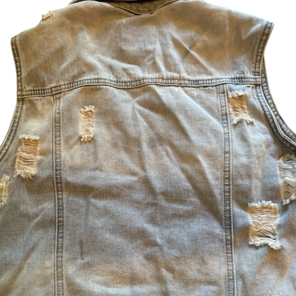 Almost Famous Distressed Denim Vest Size Medium (M) - Picture 6 of 10
